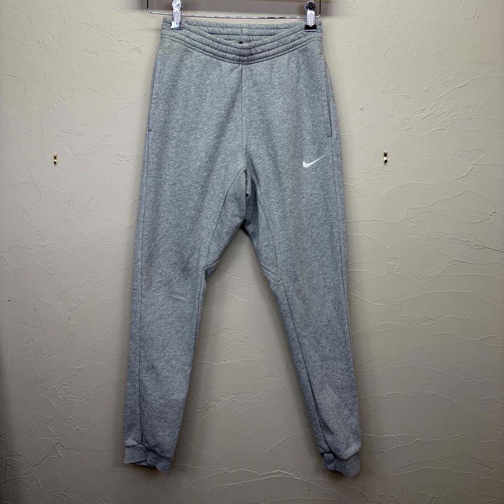 Nike Sportswear Club Fleece Joggers‎ Grey Slim Tapered Sweatpant Small